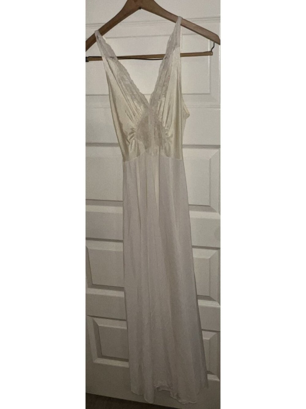 OLGA 8887 Sz 8 Nightgown  Cream Wide Sweep Lace Stretch Bodice Vintage Gorgeous